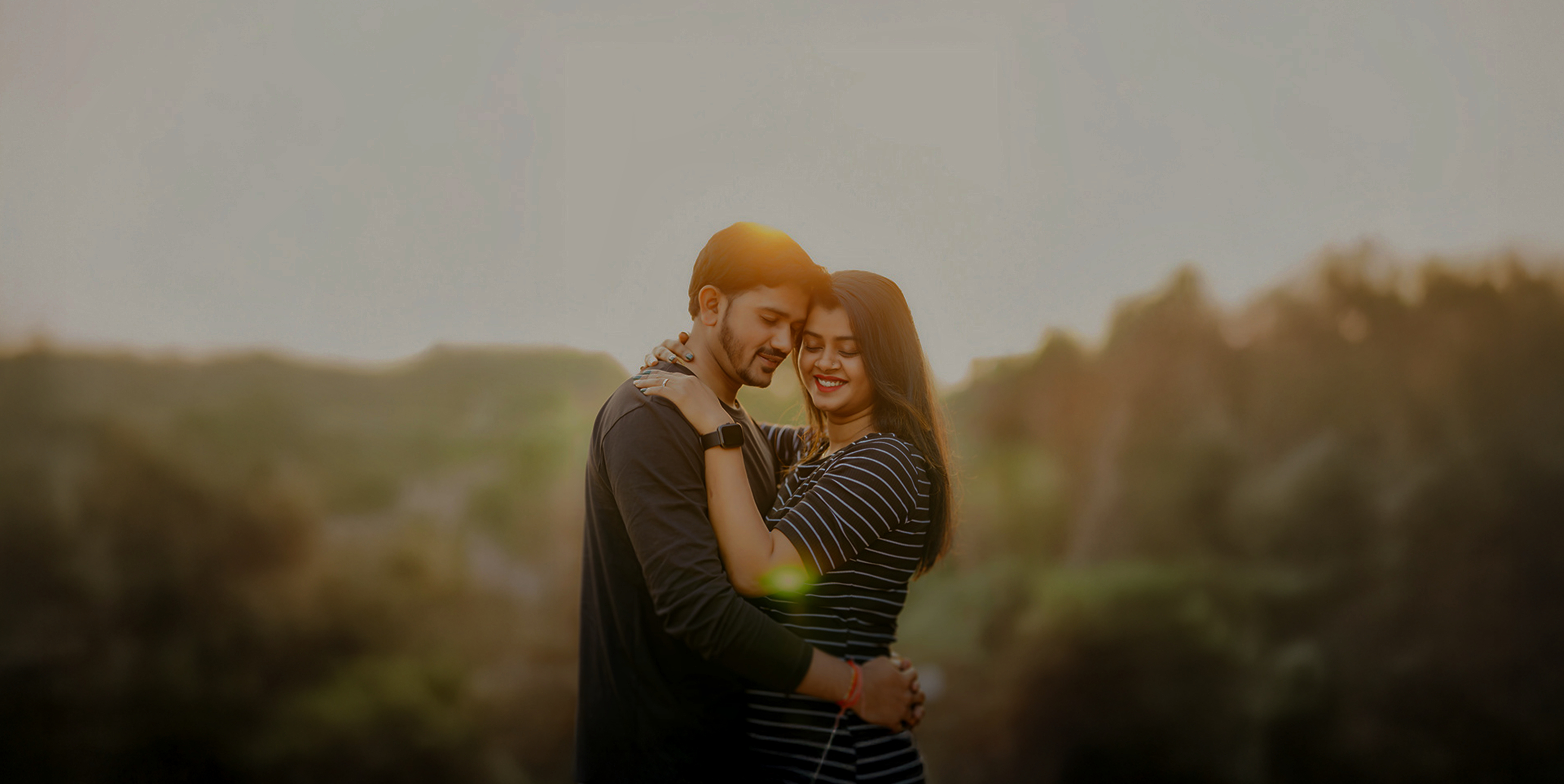 Natural Love - Capturing genuine emotions in scenic outdoor setting